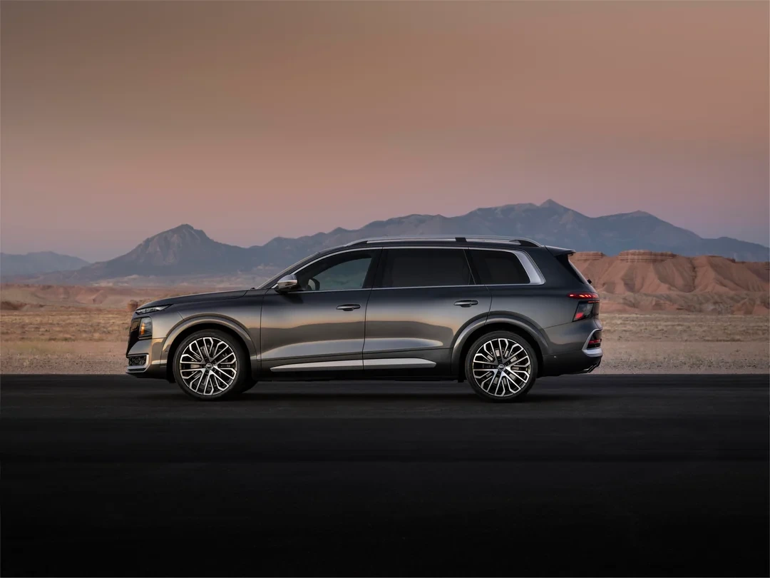 Audi Q9 Side shot