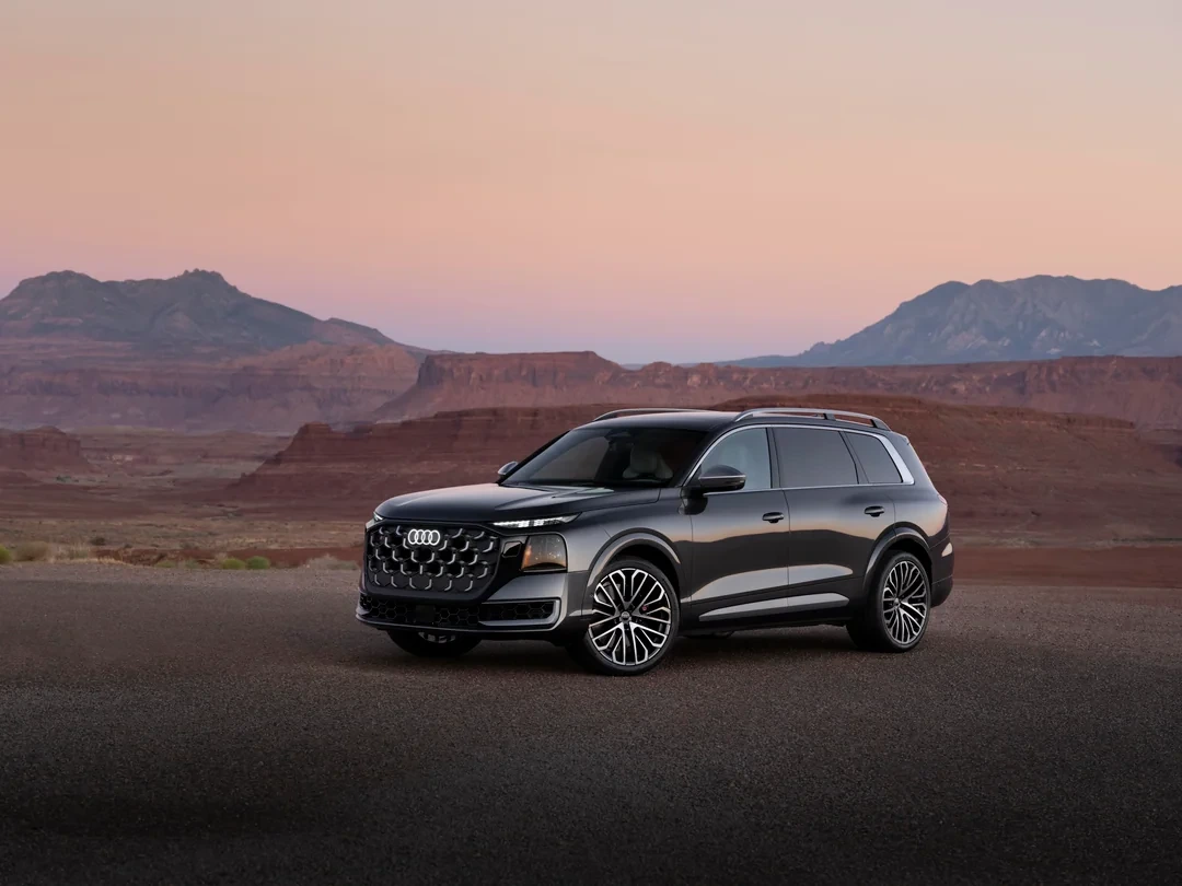 Audi Q9 Exterior angle front shot