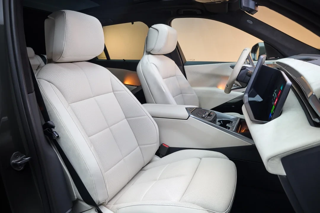 BMW X5 G65 front seats