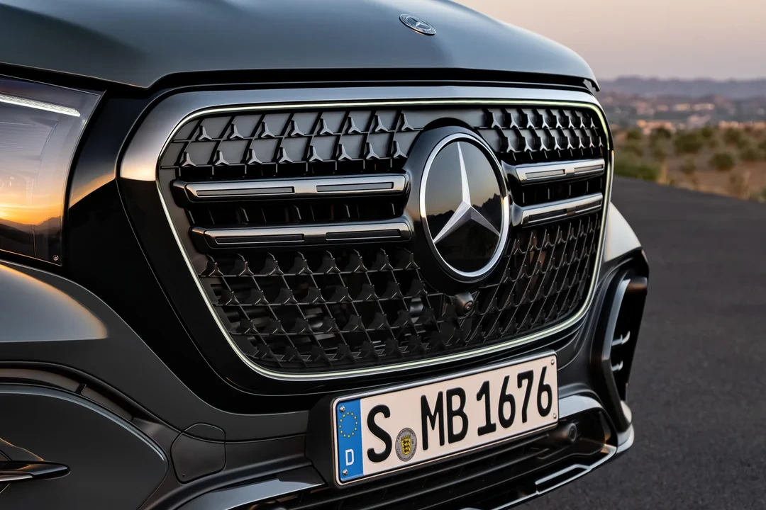 2026 Mercedes-Benz GLS luxury SUV grill